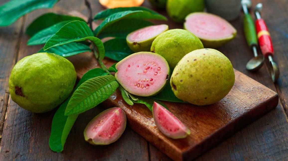 benefits-of-guavas-1296x728-feature